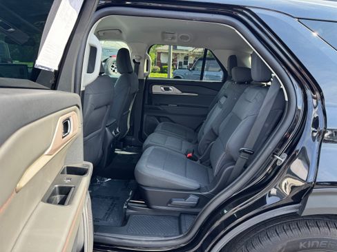Used 2025 Ford Explorer Active RWD image 12