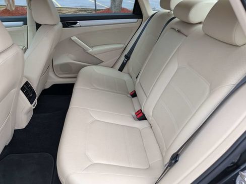 Used 2019 Volkswagen Passat 2.0T Wolfsburg FWD image 12