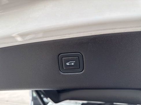 Used 2020 Chevrolet Blazer LT image 39