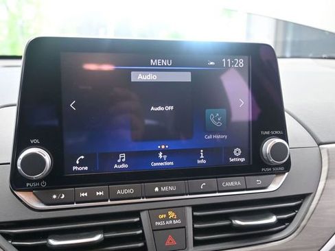 Used 2025 Nissan Altima 2.5 SV FWD image 10