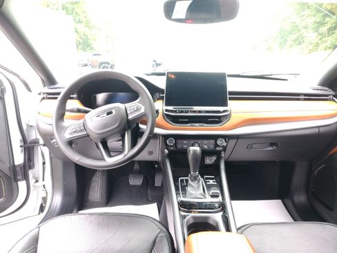Certified 2025 Jeep Compass Limited w/ Elite Group AWD/4WD image 25