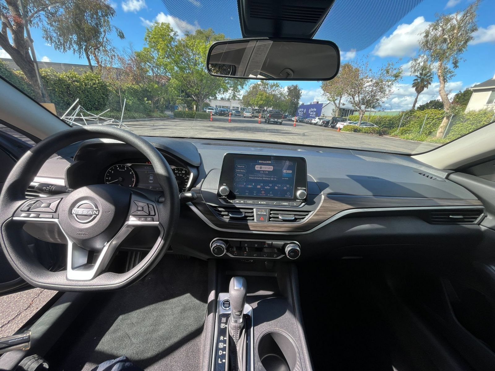 Used 2025 Nissan Altima 2.5 SV FWD image 32