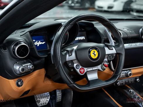 Used 2019 Ferrari Portofino RWD image 20
