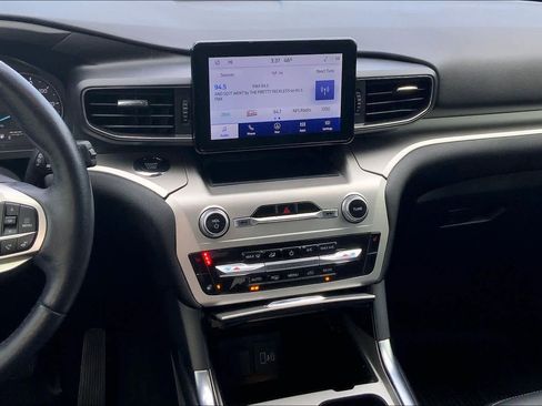 Certified 2022 Ford Explorer XLT w/ Equipment Group 202A image 6