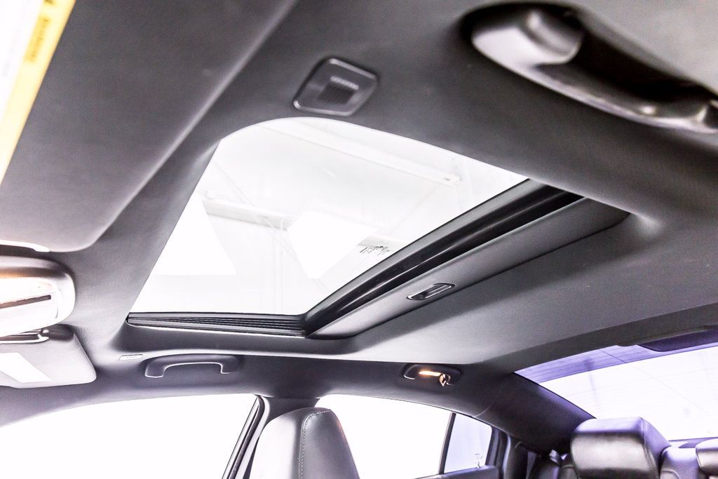 Used 2022 Dodge Charger SXT w/ Leather Interior Group RWD image 16