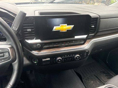Used 2023 Chevrolet Silverado 1500 LT AWD/4WD image 7