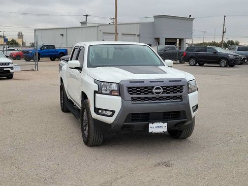 Used 2025 Nissan Frontier SV w/ SV Convenience Package AWD/4WD image 2