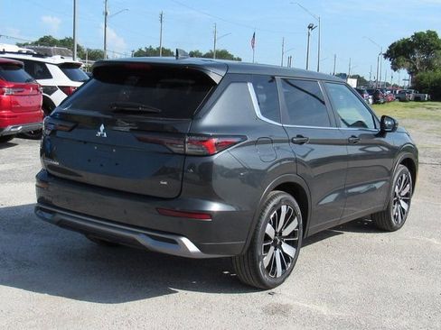 New 2025 Mitsubishi Outlander SE image 3