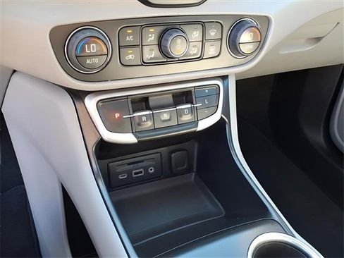 Used 2023 GMC Terrain SLT image 21