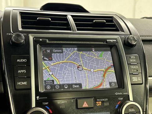 Used 2014 Toyota Camry XLE w/ Leather Package image 24