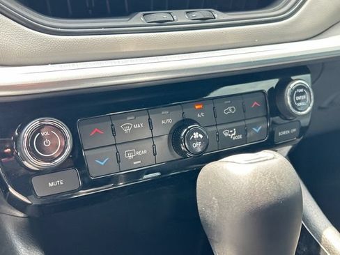 Used 2025 Jeep Compass Limited AWD/4WD image 41