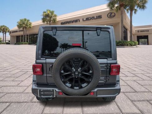 Used 2021 Jeep Wrangler Unlimited Sahara AWD/4WD image 5