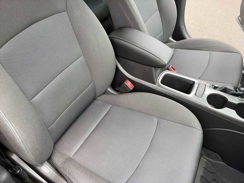 Used 2018 Chevrolet Cruze LT FWD image 24