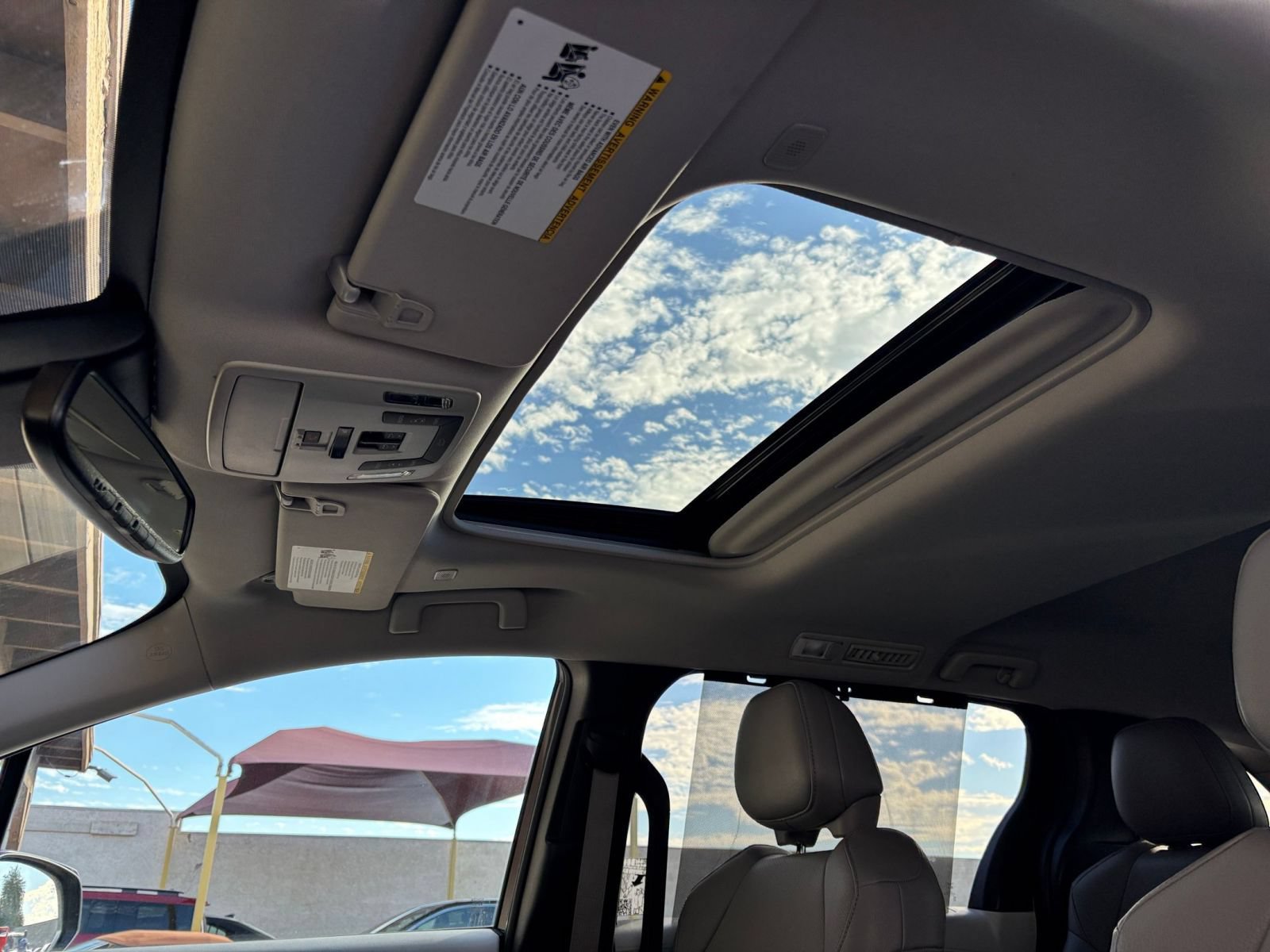 Used 2025 Toyota Sienna XLE FWD image 29