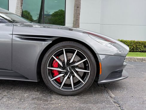 Used 2020 Aston Martin DB11 Volante RWD image 4