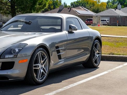 Used 2011 Mercedes-Benz SLS AMG Coupe image 9