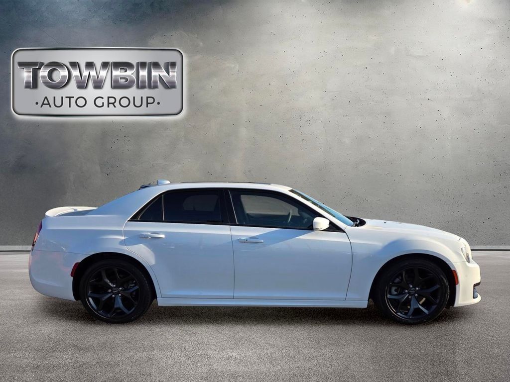 Used 2023 Chrysler 300 S w/ Comfort Group RWD image 3