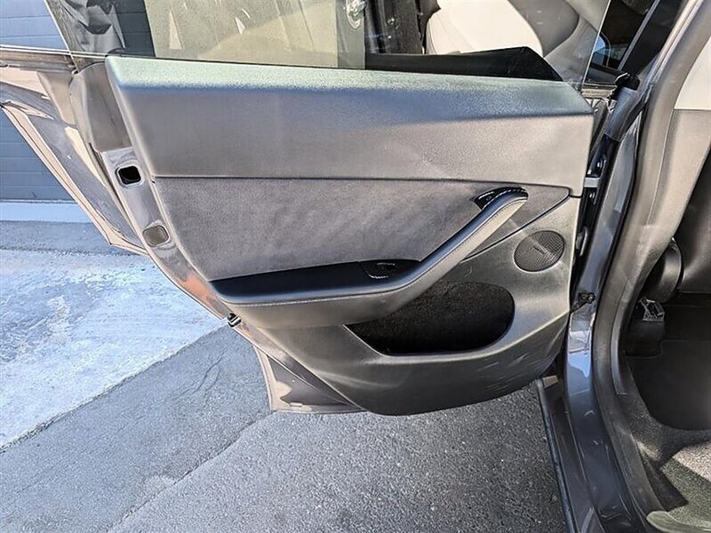 Used 2023 Tesla Model Y Performance AWD/4WD image 24