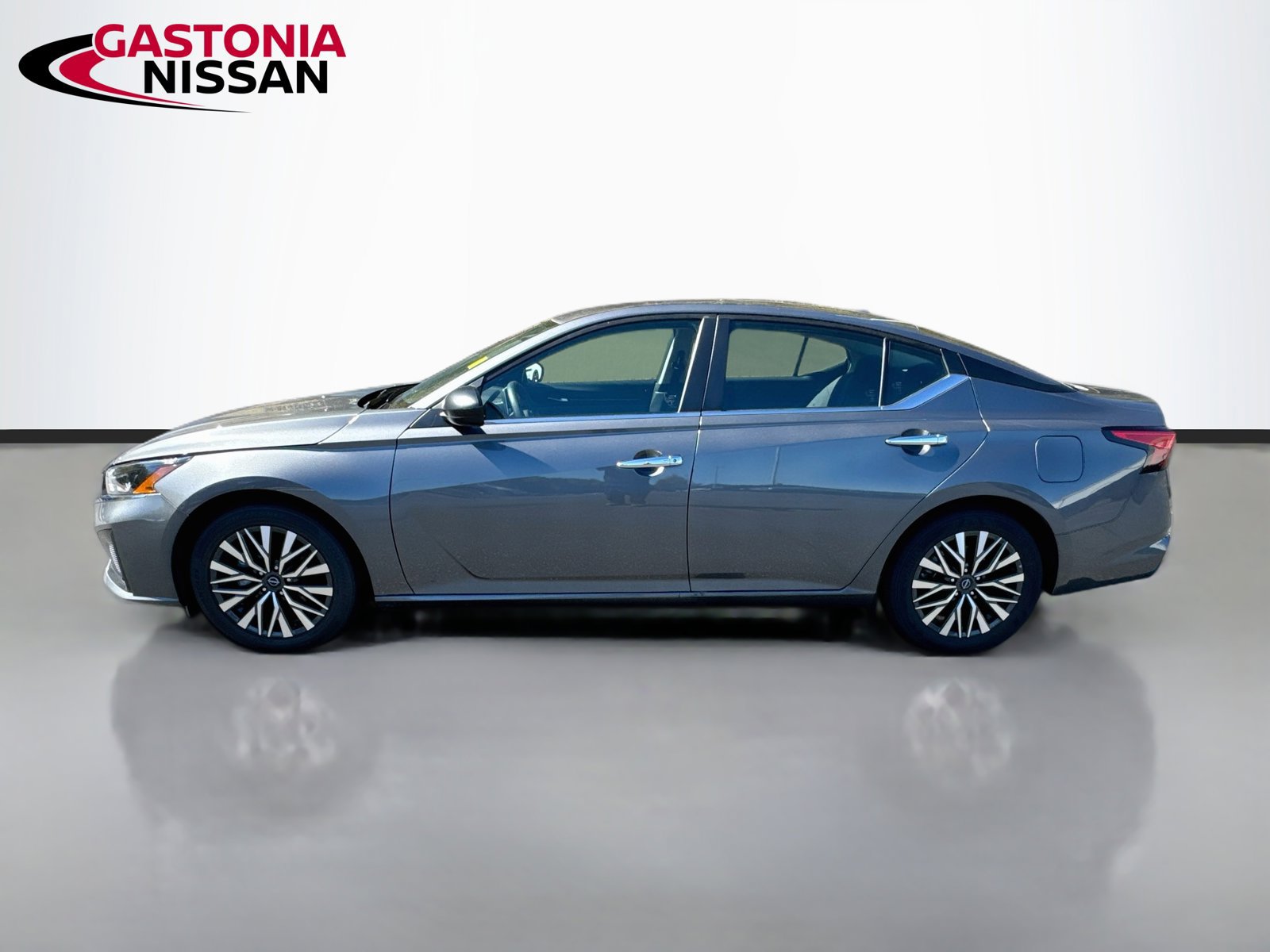 Used 2025 Nissan Altima 2.5 SV FWD image 5