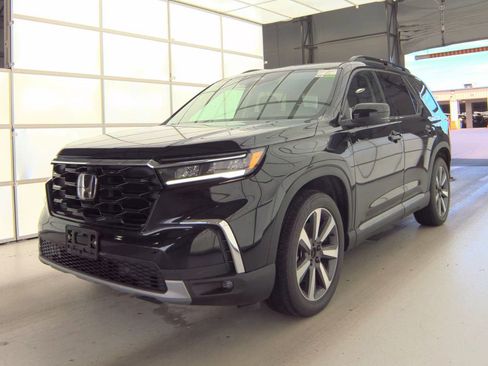 Used 2023 Honda Pilot Touring image 1