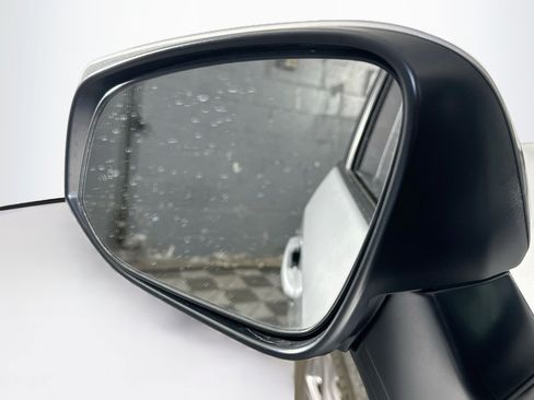 Used 2022 Toyota RAV4 XLE AWD/4WD image 16