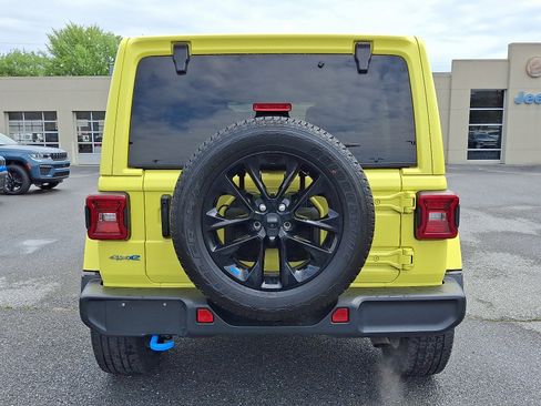 Used 2023 Jeep Wrangler Unlimited Sahara w/ Cold Weather Group AWD/4WD image 6