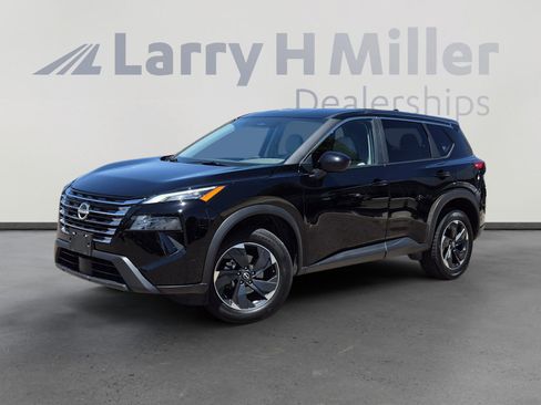 Used 2025 Nissan Rogue SV AWD/4WD image 1
