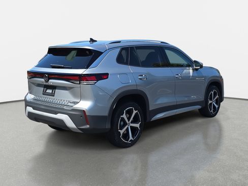 New 2025 Volkswagen Tiguan SE image 3