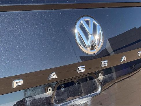 Used 2020 Volkswagen Passat 2.0T SEL image 11