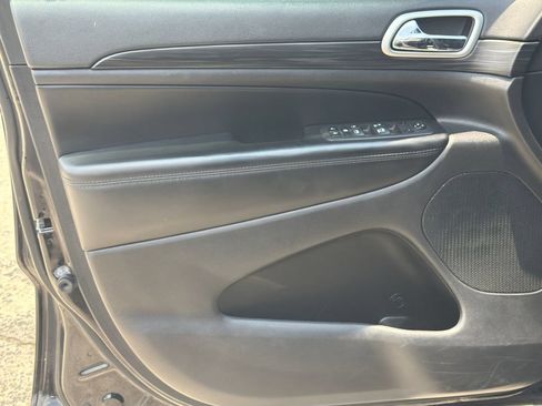 Used 2022 Jeep Grand Cherokee Laredo X RWD image 10