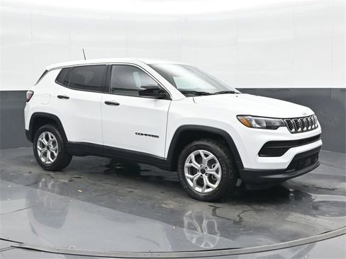 Used 2025 Jeep Compass Sport image 6