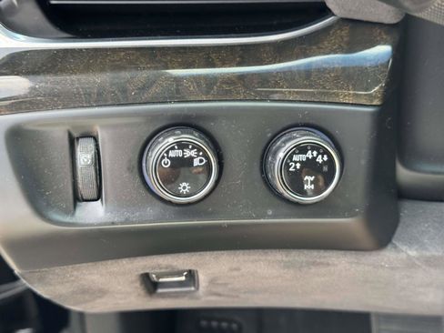 Used 2019 Cadillac Escalade Platinum image 19