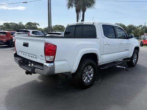 Used 2017 Toyota Tacoma SR5 RWD image 3