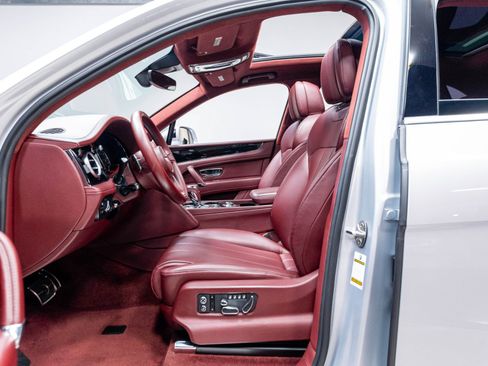 Used 2020 Bentley Bentayga AWD/4WD image 11