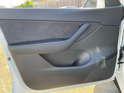 Used 2021 Tesla Model Y Long Range image 23