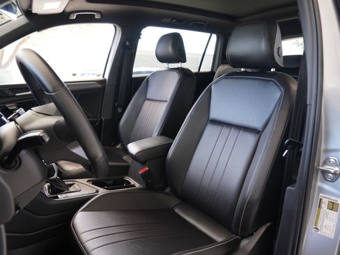 Certified 2024 Volkswagen Tiguan SE R-Line FWD image 11