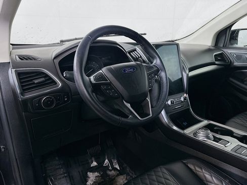 Used 2024 Ford Edge Titanium image 9