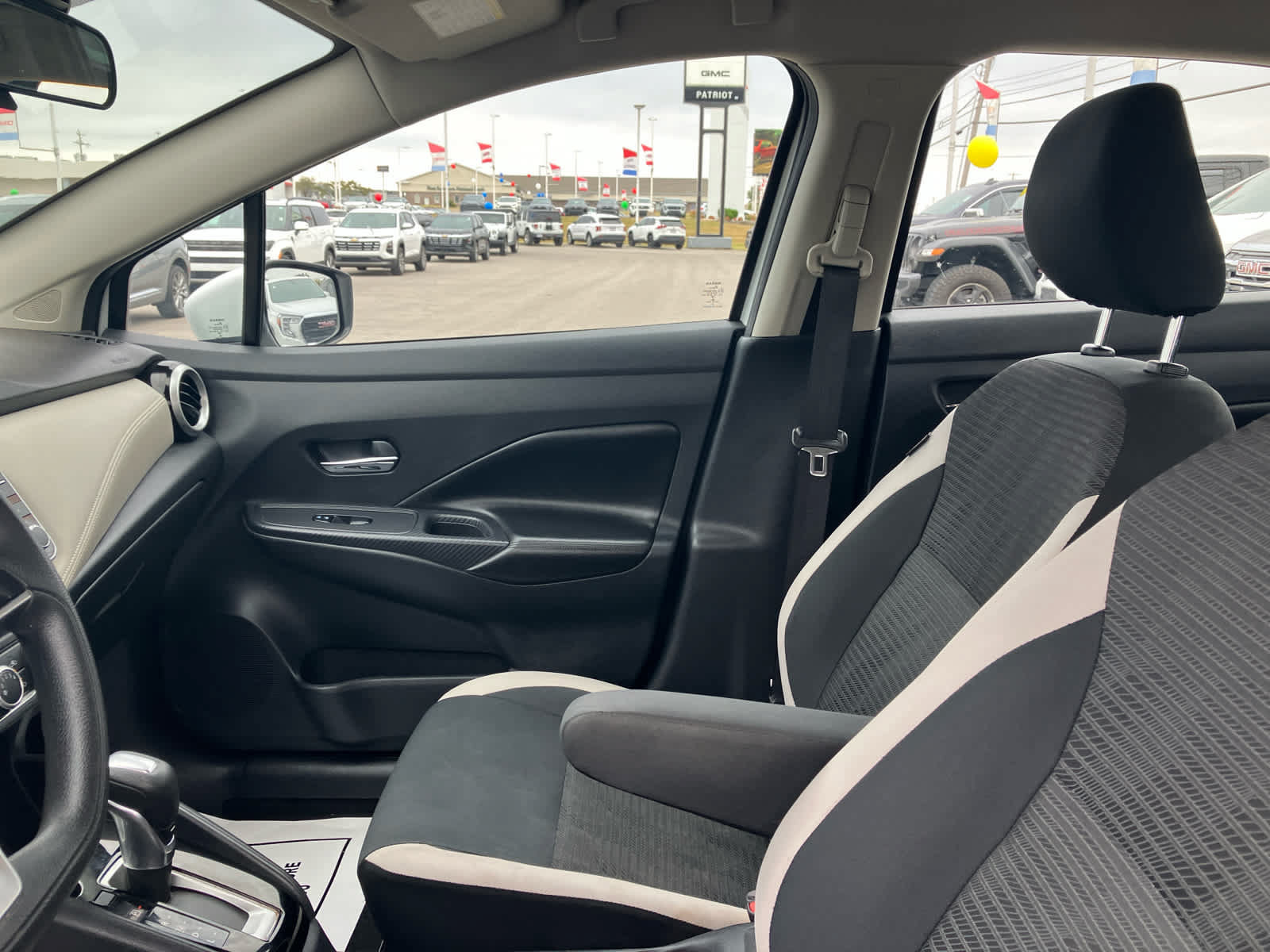 Used 2020 Nissan Versa SV FWD image 10