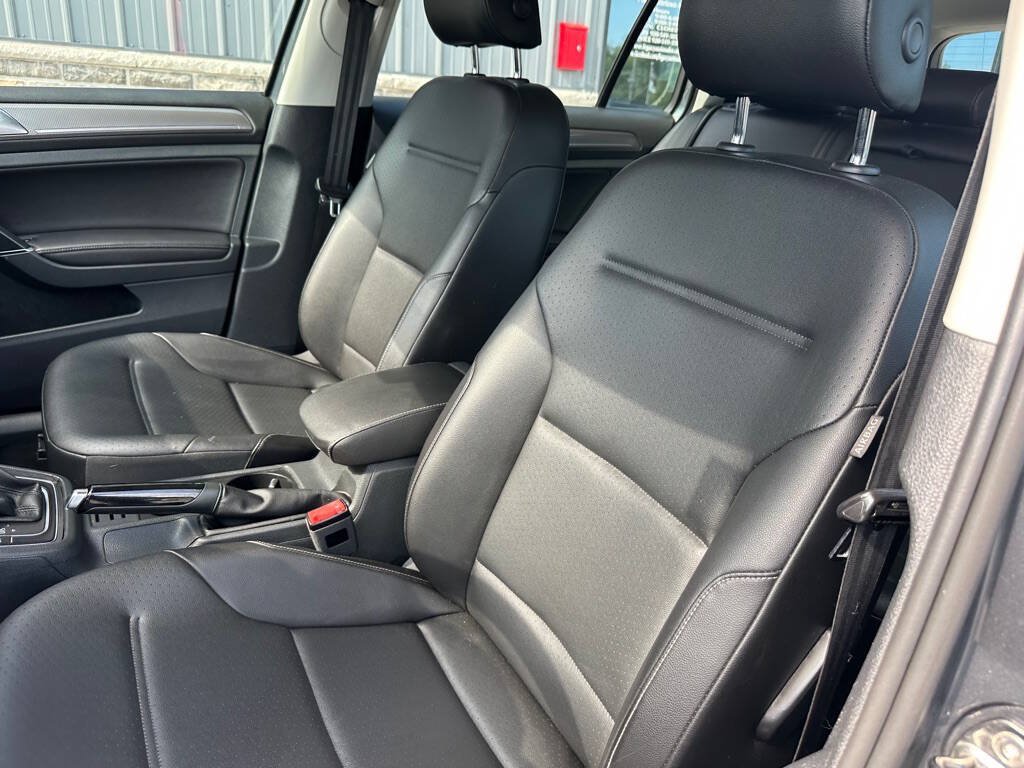 Used 2017 Volkswagen Golf Alltrack SE AWD/4WD image 9
