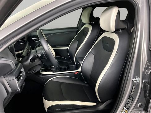 Used 2025 Kia K4 GT-Line w/ GT-Line Premium Package FWD image 8