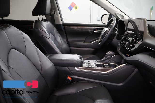 Used 2024 Toyota Highlander Limited AWD/4WD image 27
