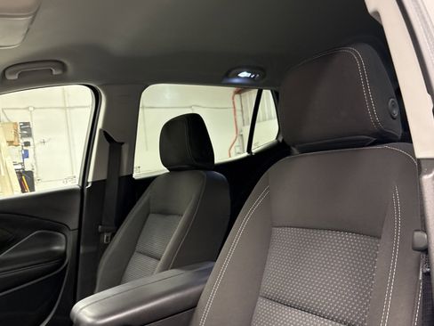 Used 2024 GMC Terrain SLE image 5