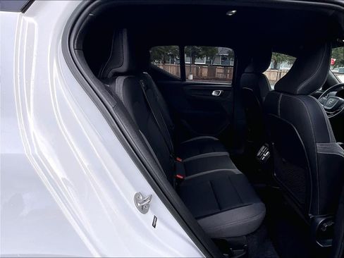 Used 2023 Volvo XC40 Recharge Core w/ Protection Package Premier image 29