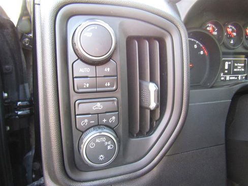 Used 2019 Chevrolet Silverado 1500 Custom Trail Boss image 13