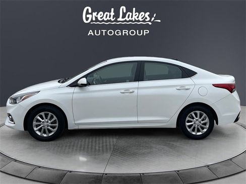 Used 2021 Hyundai Accent SEL image 2