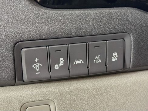 Used 2017 Kia Sedona SX FWD image 17