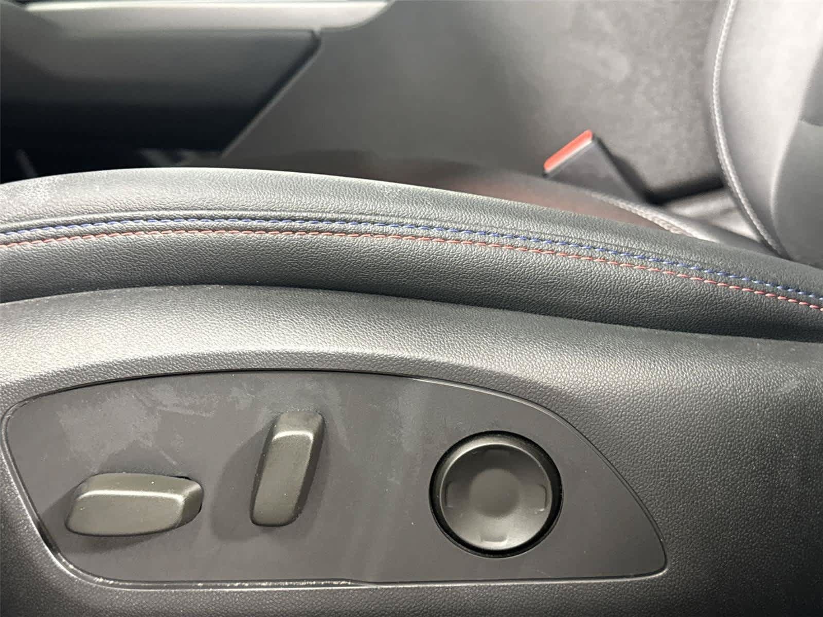 Used 2024 Chevrolet Equinox EV RS FWD image 14