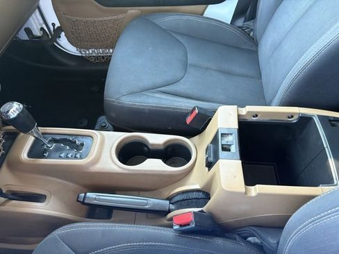 Used 2016 Jeep Wrangler Unlimited Rubicon w/ Connectivity Group image 20