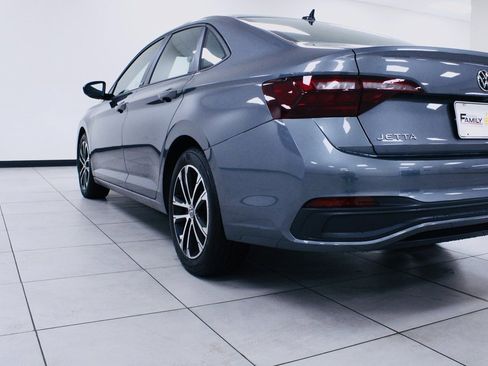 Used 2024 Volkswagen Jetta Sport image 3