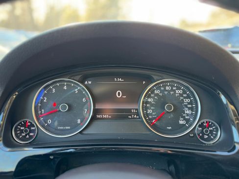 Used 2016 Volkswagen Touareg Sport image 17